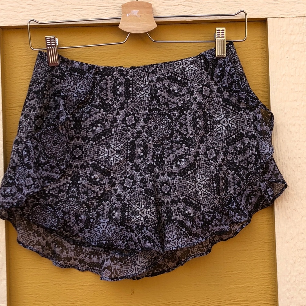 BcbgGeneration high waisted shorts